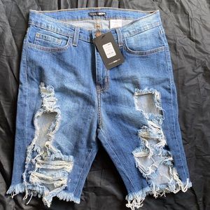 fashion nova jean shorts never worn!